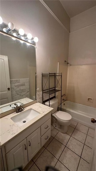 Building Photo - 4233 Iberville St