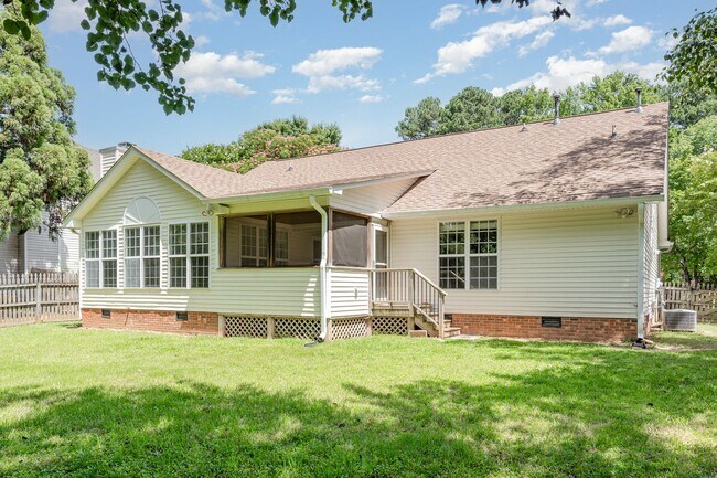 Building Photo - 3 Bedroom 2 Bathroom Home in Walden Creek