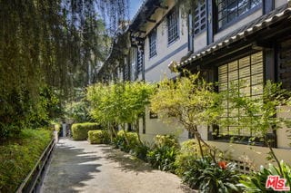 Building Photo - 1220 N La Cienega Blvd