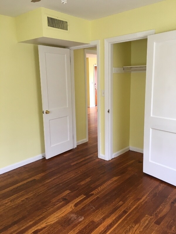 Building Photo - 843 N University Blvd