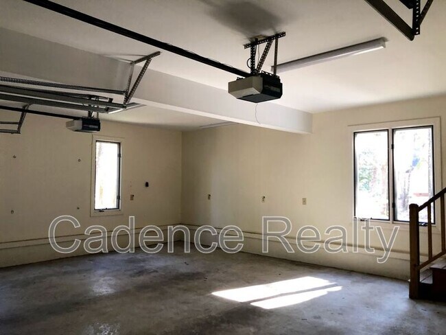 Building Photo - 1016 Creekside Ln