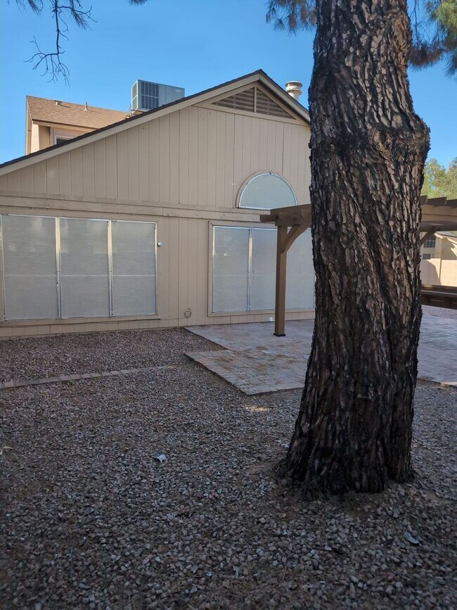 Building Photo - 1113 W Highland St