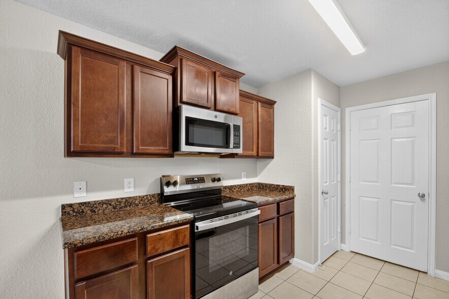 Building Photo - 6531 Luckey Sq