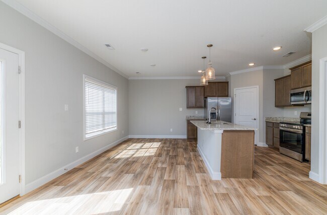 Building Photo - 7703 Honey Oaks Rd