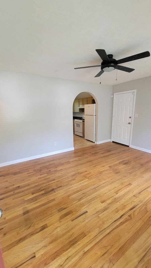 Building Photo - Charming 3 bedroom Bungalow