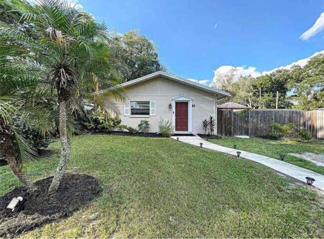 Building Photo - 610 1st Ave NE