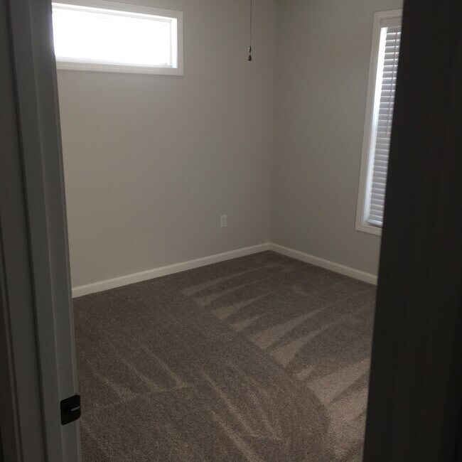 Building Photo - 3 Amos Dr