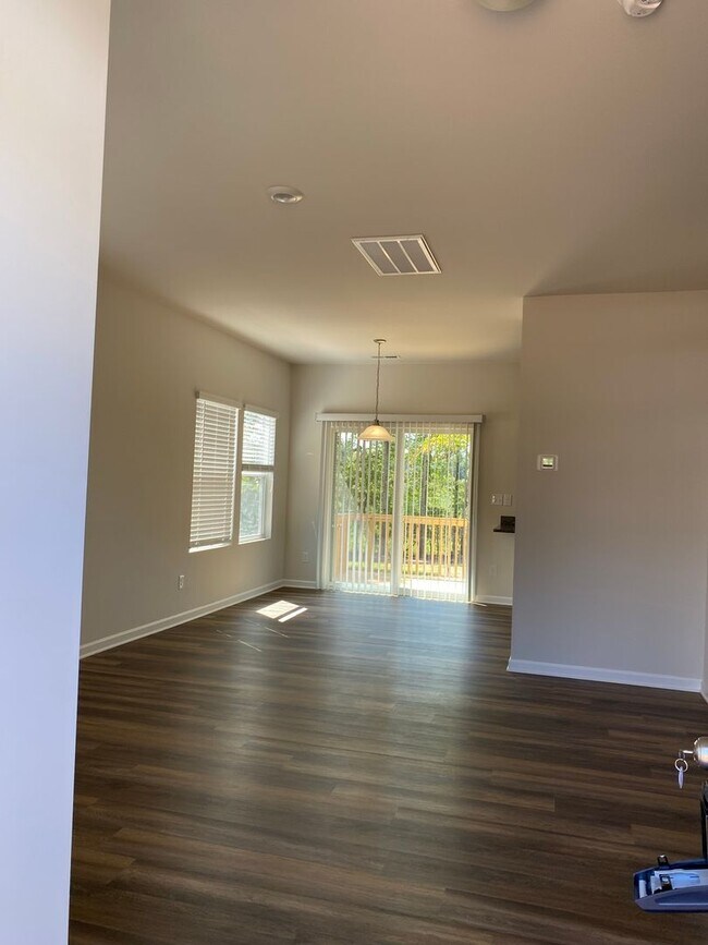 Building Photo - 4 bed/2.5 bath home in Troutman!