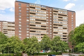 Building Photo - 2 Hawthorne Pl