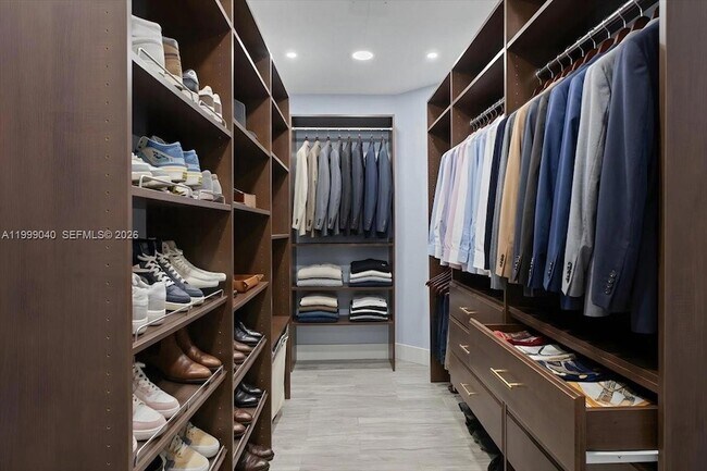 Building Photo - 6001 N Falls Cir Dr