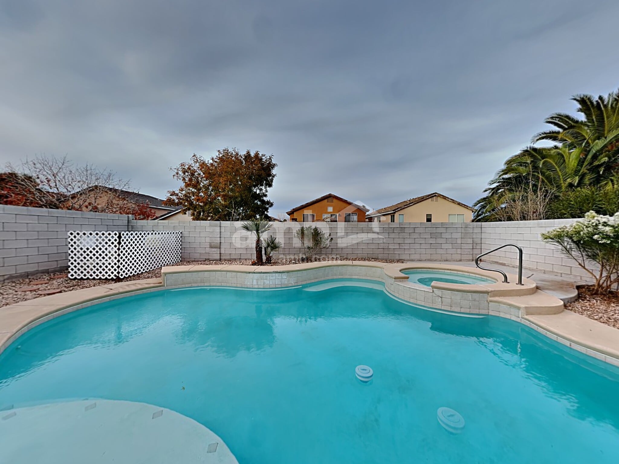 Building Photo - 1852 E Pyle Ave