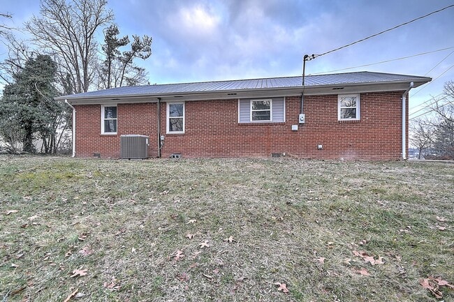 Building Photo - 108 Cottonwood Dr