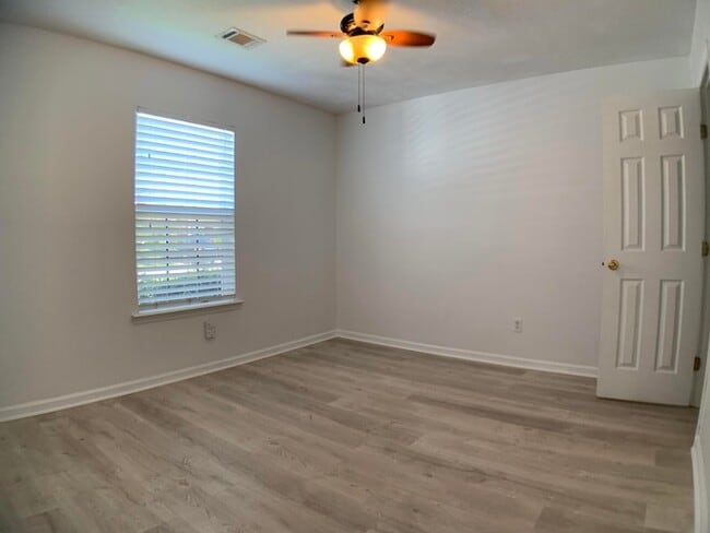 Building Photo - 622 Brook Trail