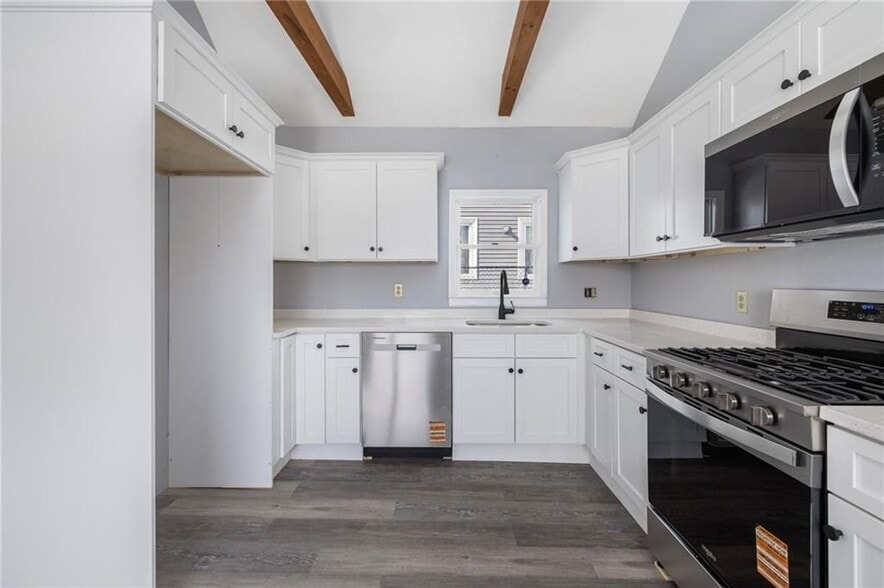 Building Photo - 183 Baker St