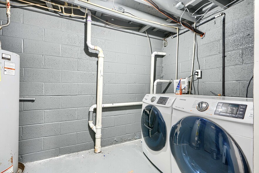 Building Photo - 631 Charraway Rd