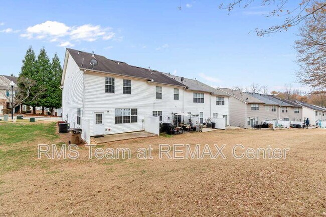 Building Photo - 4932 Vireo Dr