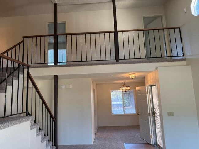 Building Photo - Updated 4 Bedroom 2.5 Bath Vacaville *Star...