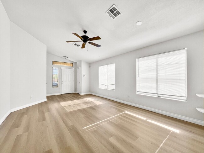 Building Photo - Comfortable 3-Bed, 2-Bath Home