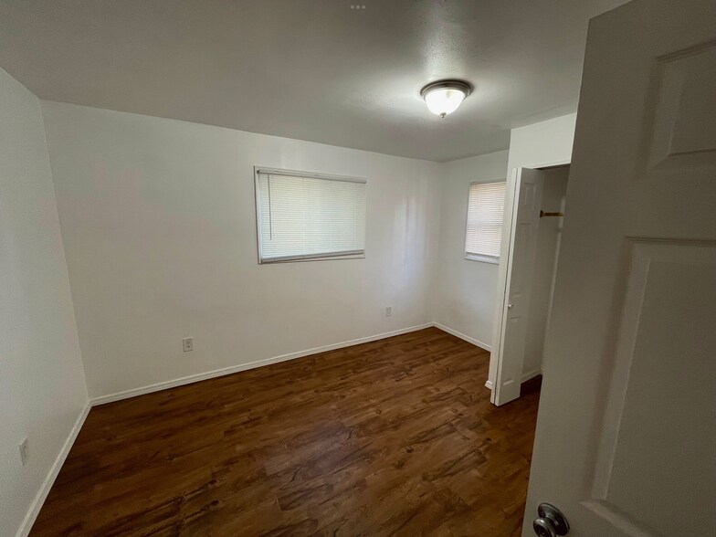 Building Photo - 2939 Sachs St