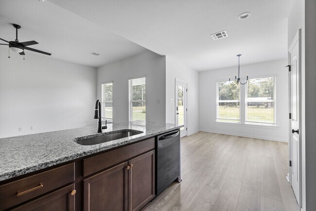 Building Photo - 41375 Rosewood Ln