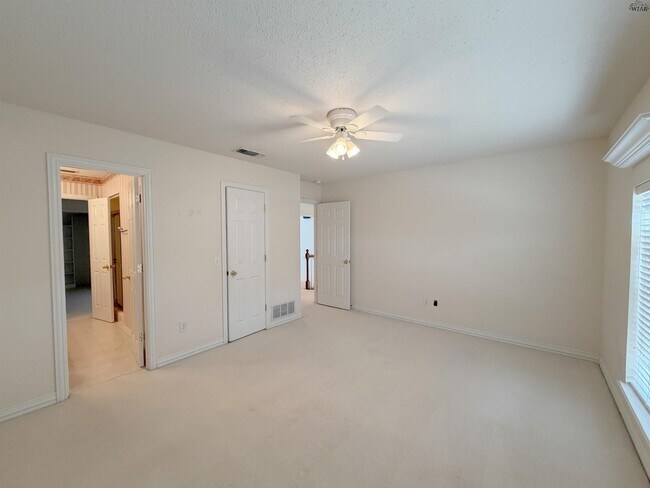 Building Photo - 4506 Hollow Ridge Dr