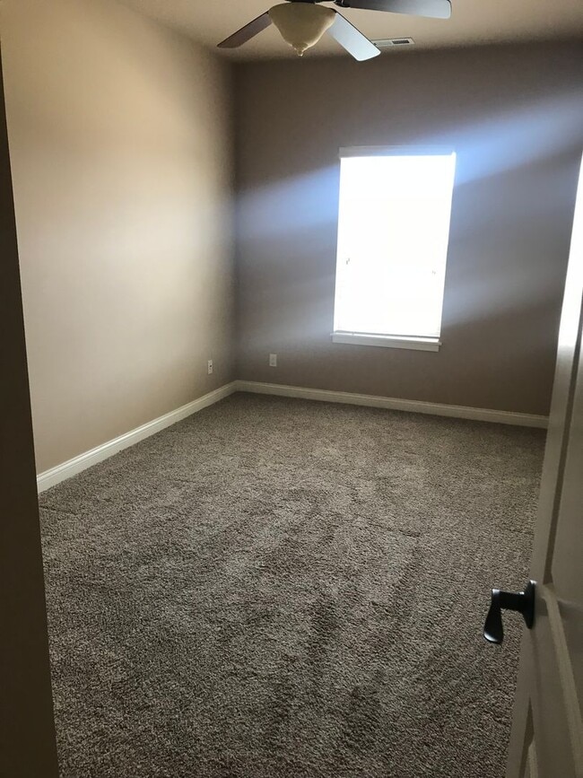 Building Photo - 2725 Northridge Pkwy