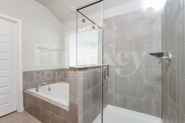 Building Photo - 1011 Barstow Dr