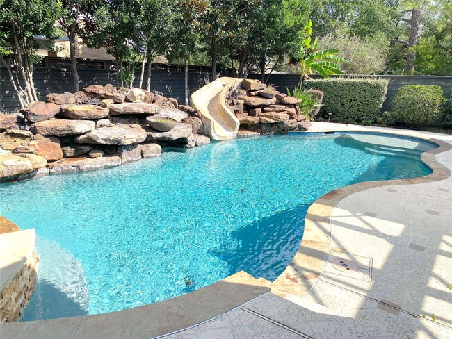 Building Photo - 4642 Devon St