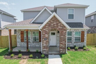 Building Photo - 4 bedroom 3.5 bath home now preleasing!