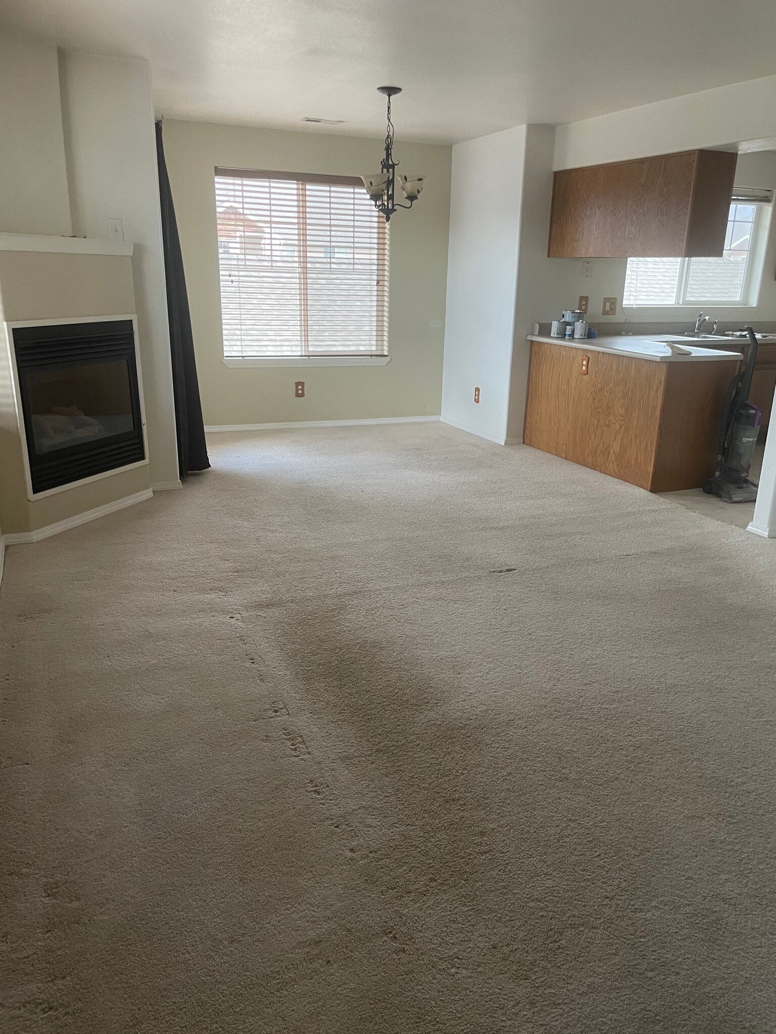 Building Photo - 877 Forestglen Dr