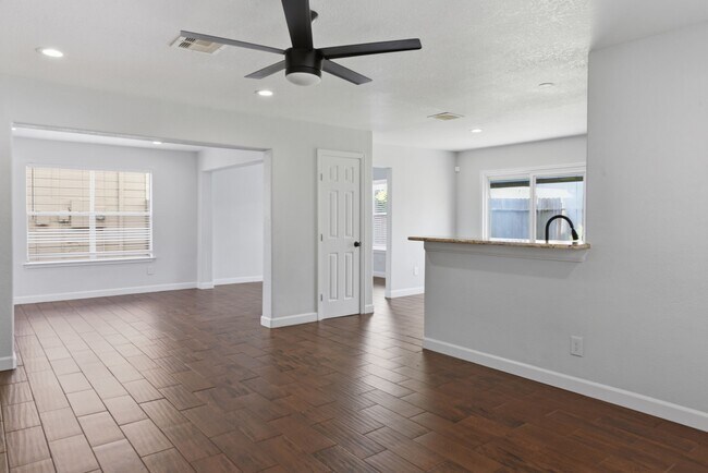 Building Photo - 11710 Fossil Rock Ln