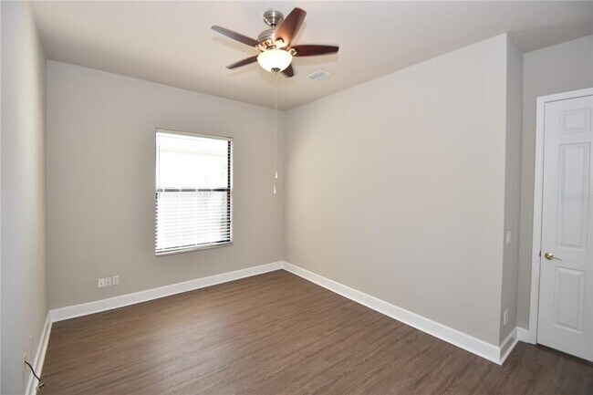 Building Photo - 16 Eastlake Dr