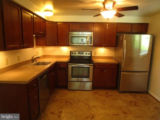 Building Photo - 5606 Devon Ct