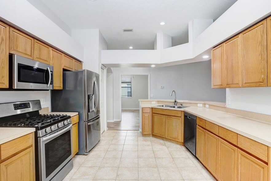 Building Photo - 15451 Martinmeadow Dr