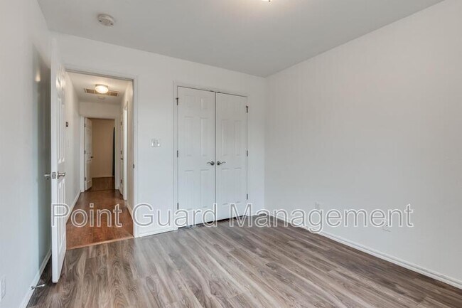 Building Photo - 10517 Queensbury Dr