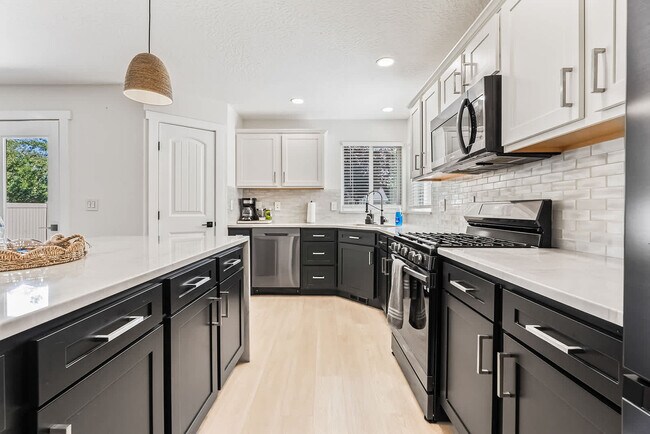 Building Photo - 4061 E Arch Dr