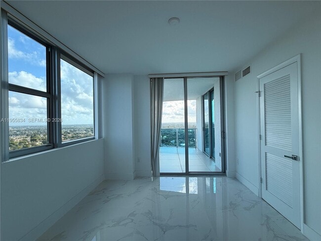 Building Photo - 2641 N Flamingo Rd