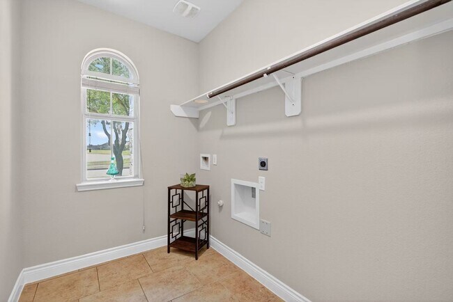 Building Photo - 25610 Fleming Lodge Ln