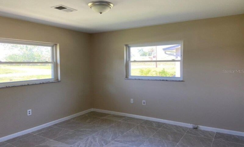 Building Photo - 3804 SW 22nd St