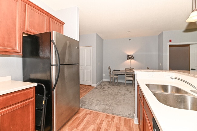 Building Photo - 4130 S Lake Dr