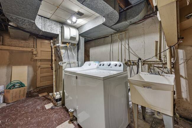 Building Photo - 7248 N Ridge Blvd