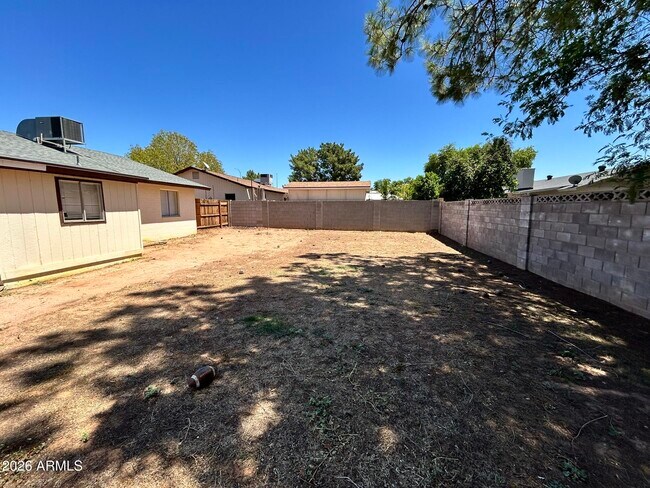 Building Photo - 3147 E Edgewood Ave