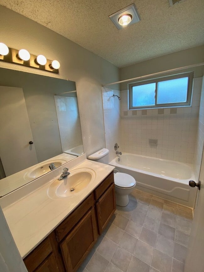 Building Photo - Northwest Crossing