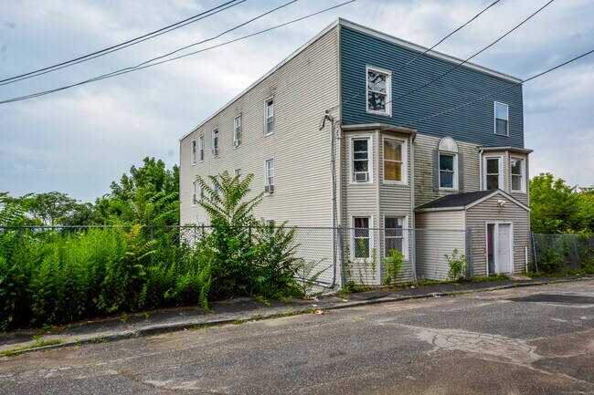 Building Photo - 92 High St