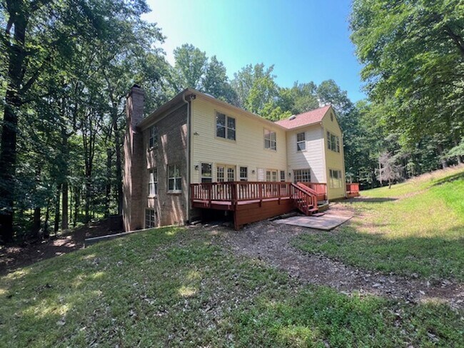 Building Photo - Spacious SF home in Potomac