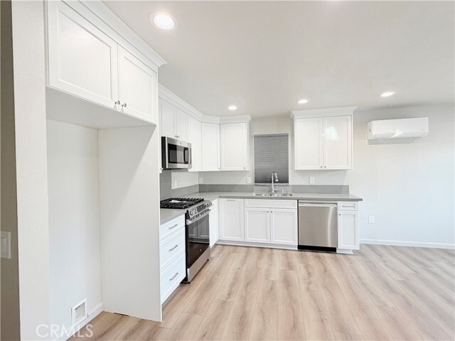 Building Photo - 401 W Erna Ave