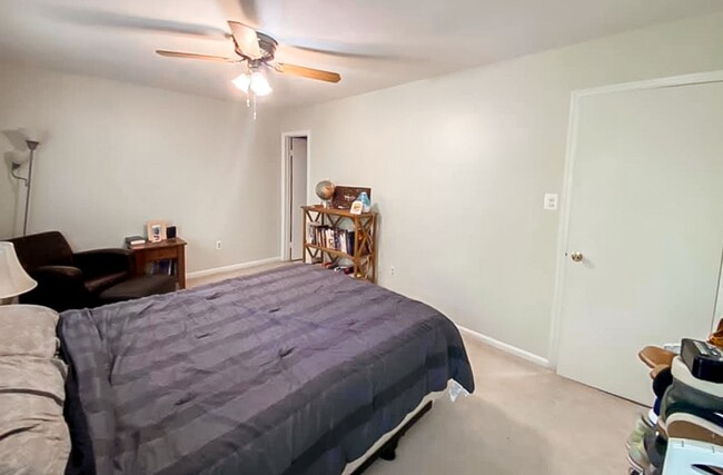 Building Photo - Beautiful 3 Bedroom 2.5 Bathroom Brick Fro...