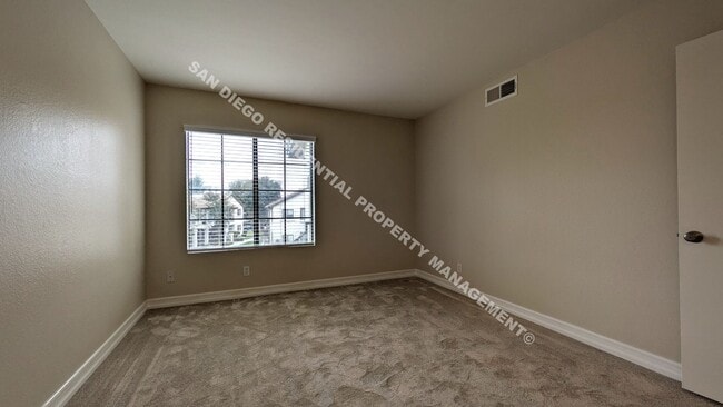 Building Photo - Highly Updated 2-Bedroom Condo in Prime Mi...