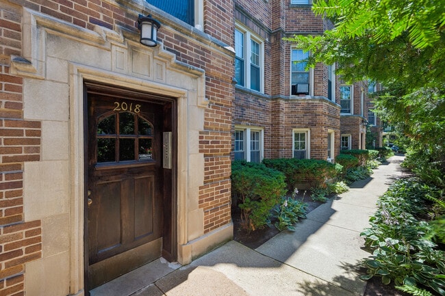 Building Photo - 2018 W Greenleaf Ave
