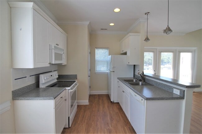 Building Photo - 2BR, 2BA Duplex with Close Water Access for Boats and Kayaks